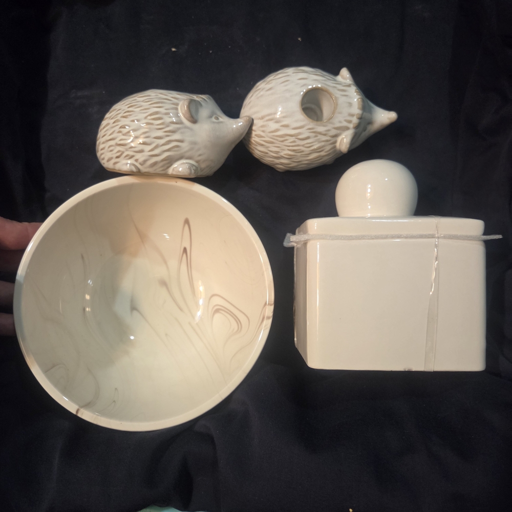 Cream Ceramic Hedgehog Art Set